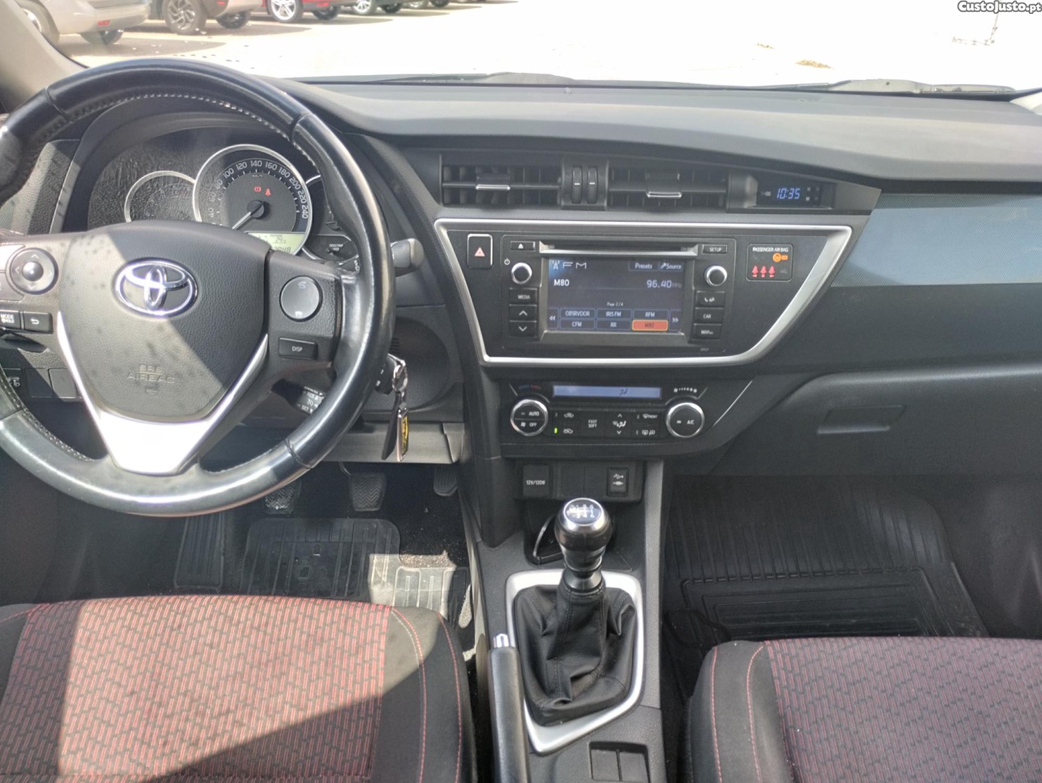 Toyota Auris ST Confort Nacional — fotografia 5