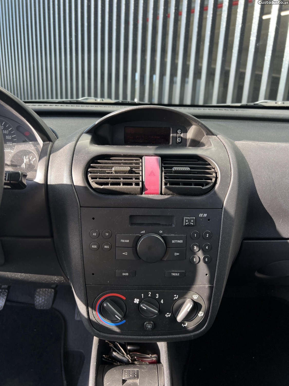 Opel Corsa 1.3 cdti — fotografia 4