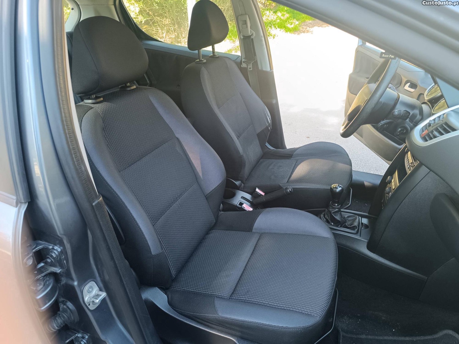 Peugeot 207 1.4 VTI — fotografia 8