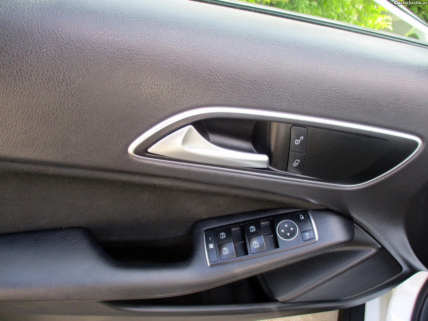 Mercedes-Benz GLA 180 d 7G-DCT Style — fotografia 6