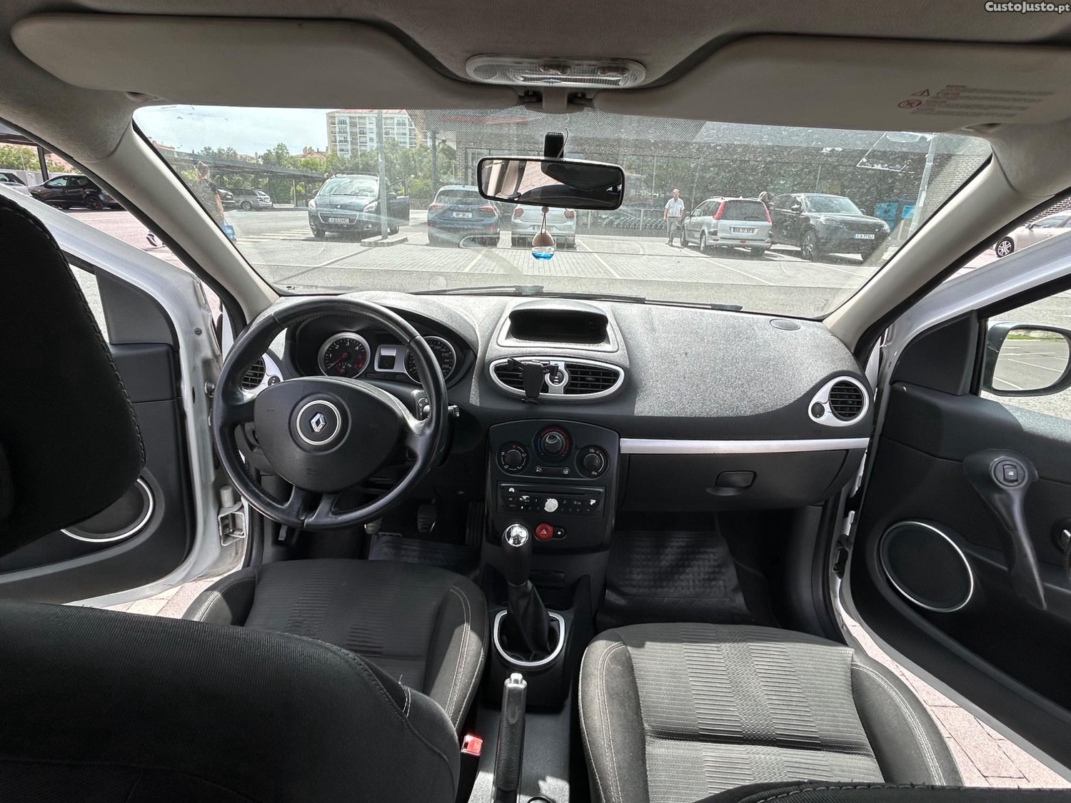 Renault Clio III — fotografia 7