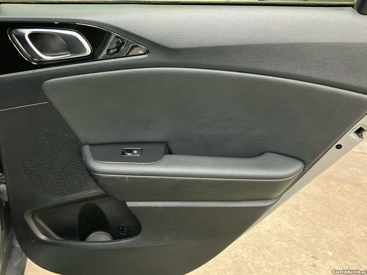 Kia Ceed 1.0 T-GDI GT Line — fotografia 3