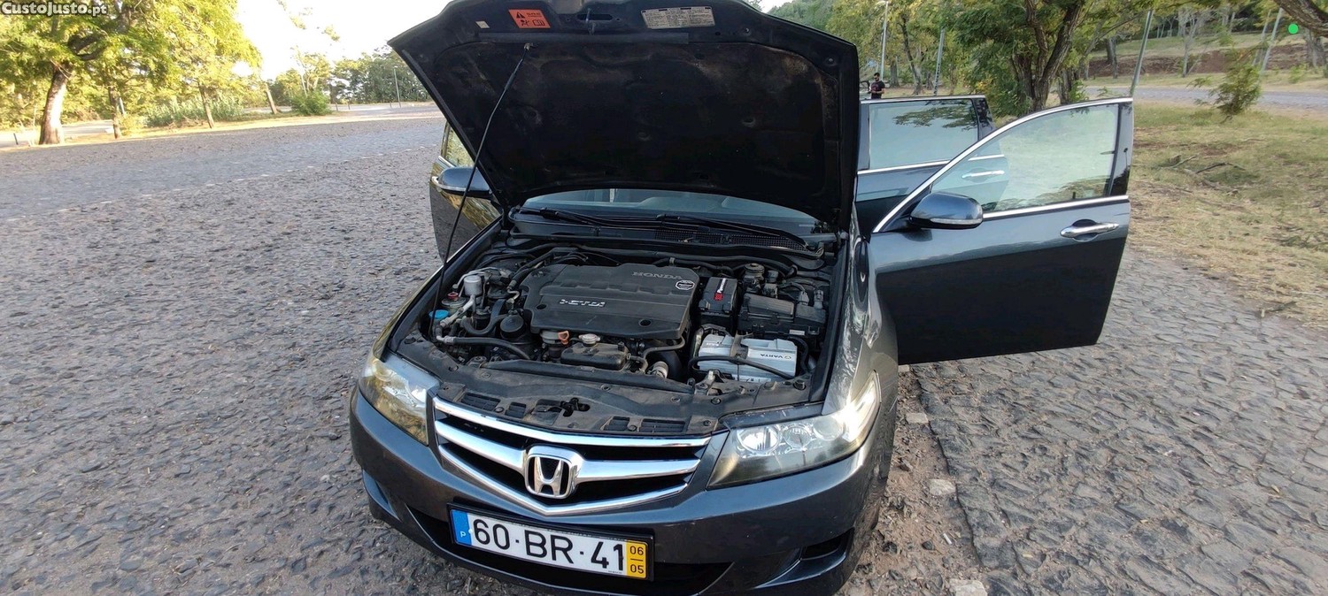 Honda Accord Tourer 2.2 i-ctdi — fotografia 2