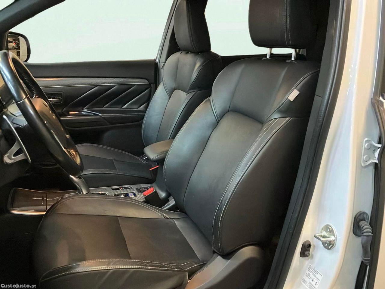 Mitsubishi Outlander 2.4 PHEV Instyle — fotografia 11