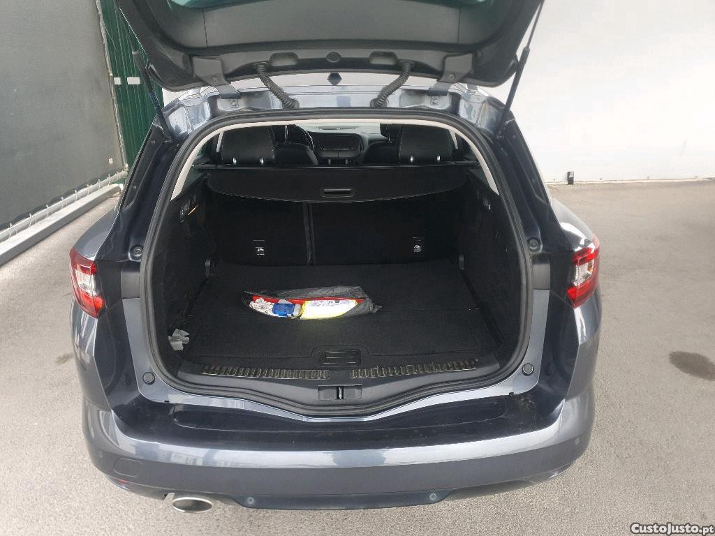 Renault Mégane Sport Tourer 1.5 Blue DCI Bose Edition 115cv — fotografia 19