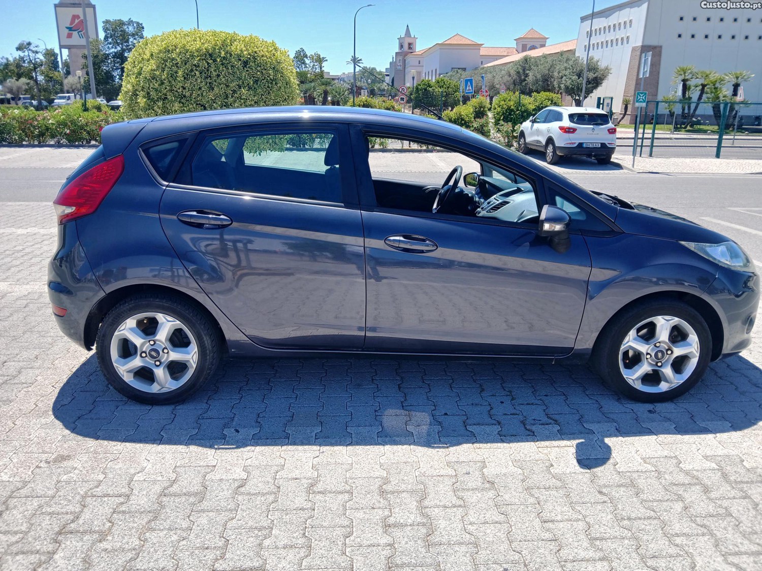 Ford Fiesta 1.4 TDCi (2009) | 5 Lugares | 140.000 km Excelente Estado — fotografia 6