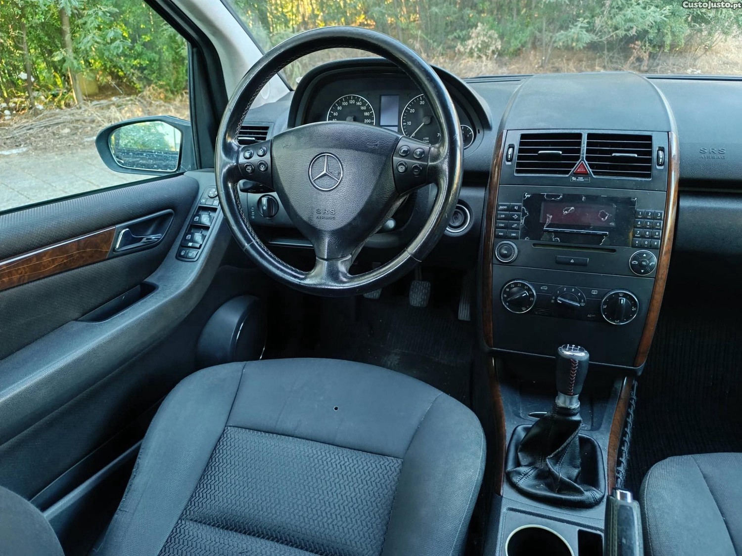Mercedes-Benz A 170 c/ Revisão — fotografia 4