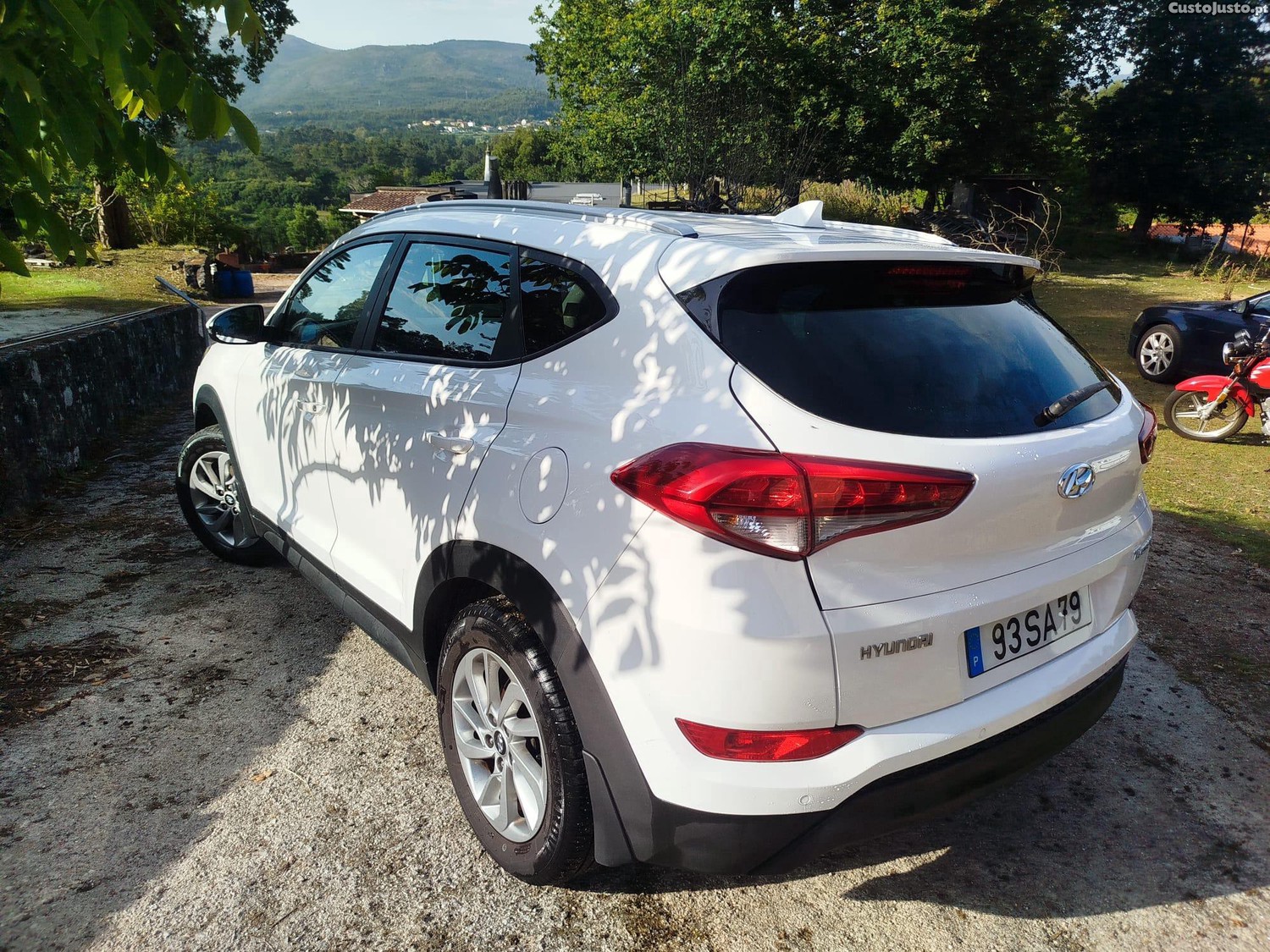 Hyundai Tucson 1.7 CRDi — fotografia 6