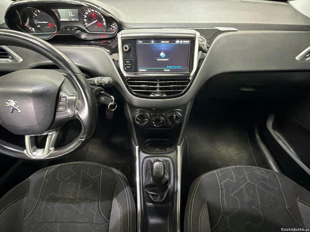 Peugeot 2008 1.2 PureTech Active — fotografia 11