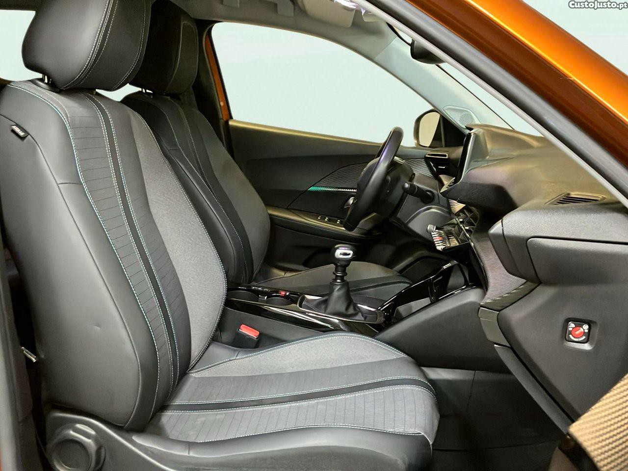 Peugeot 2008 1.2 PureTech Allure — fotografia 9