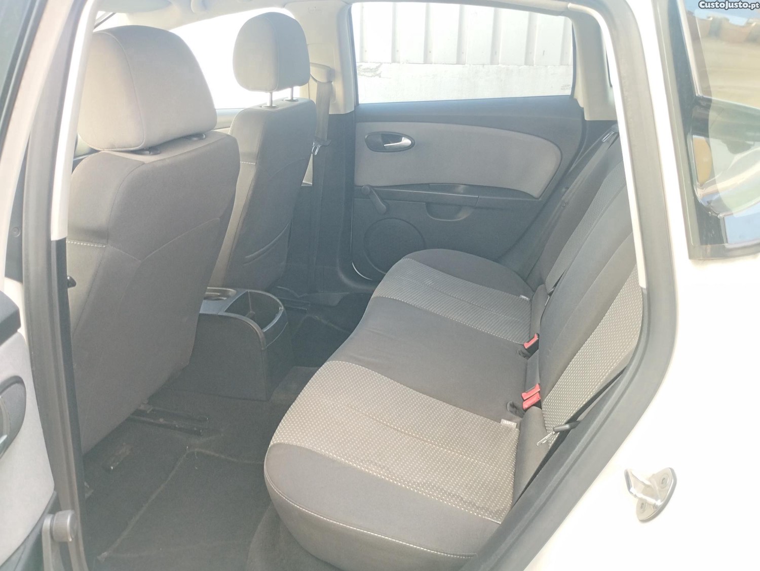 SEAT Leon Ecomotive 1.6 TDI — fotografia 9