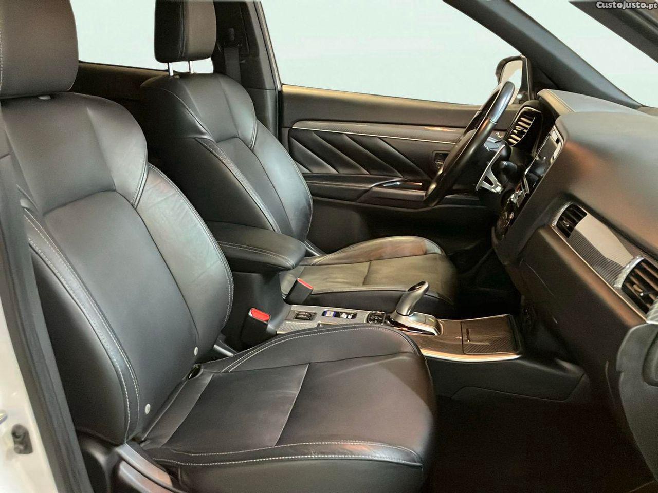 Mitsubishi Outlander 2.4 PHEV Instyle — fotografia 10