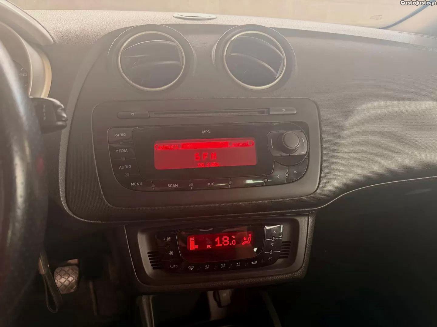 SEAT Ibiza 1.6 tdi sport dpf — fotografia 4