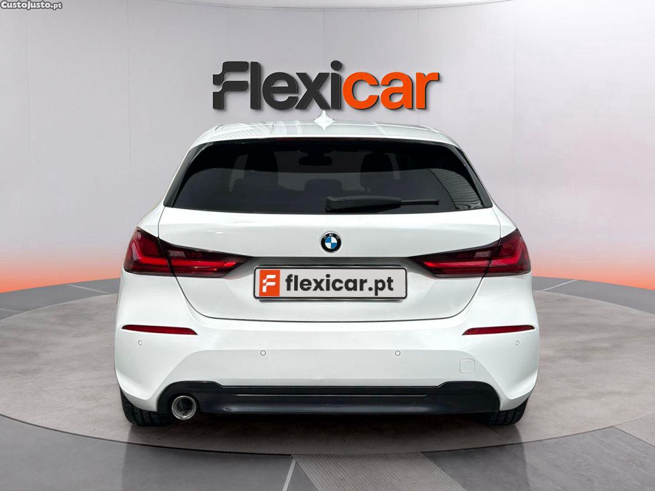 BMW 116 d Line Sport Auto — fotografia 13