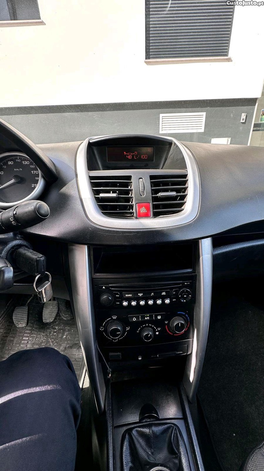Peugeot 207 1.4 HDI Comercial — fotografia 3