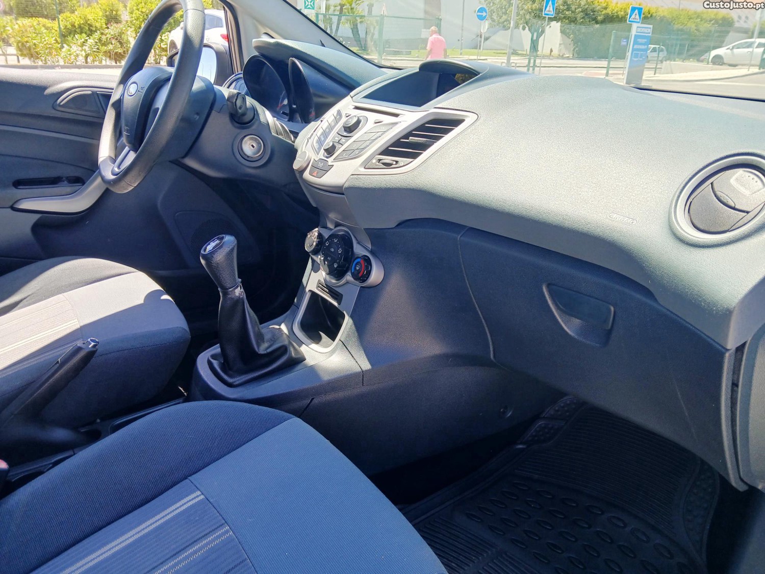 Ford Fiesta 1.4 TDCi (2009) | 5 Lugares | 140.000 km Excelente Estado — fotografia 3