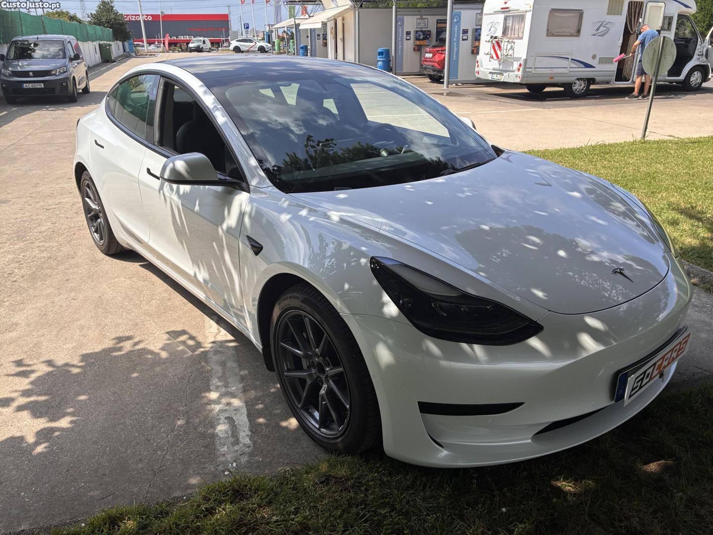Tesla Model 3 Standard Range Plus RWD — fotografia 4