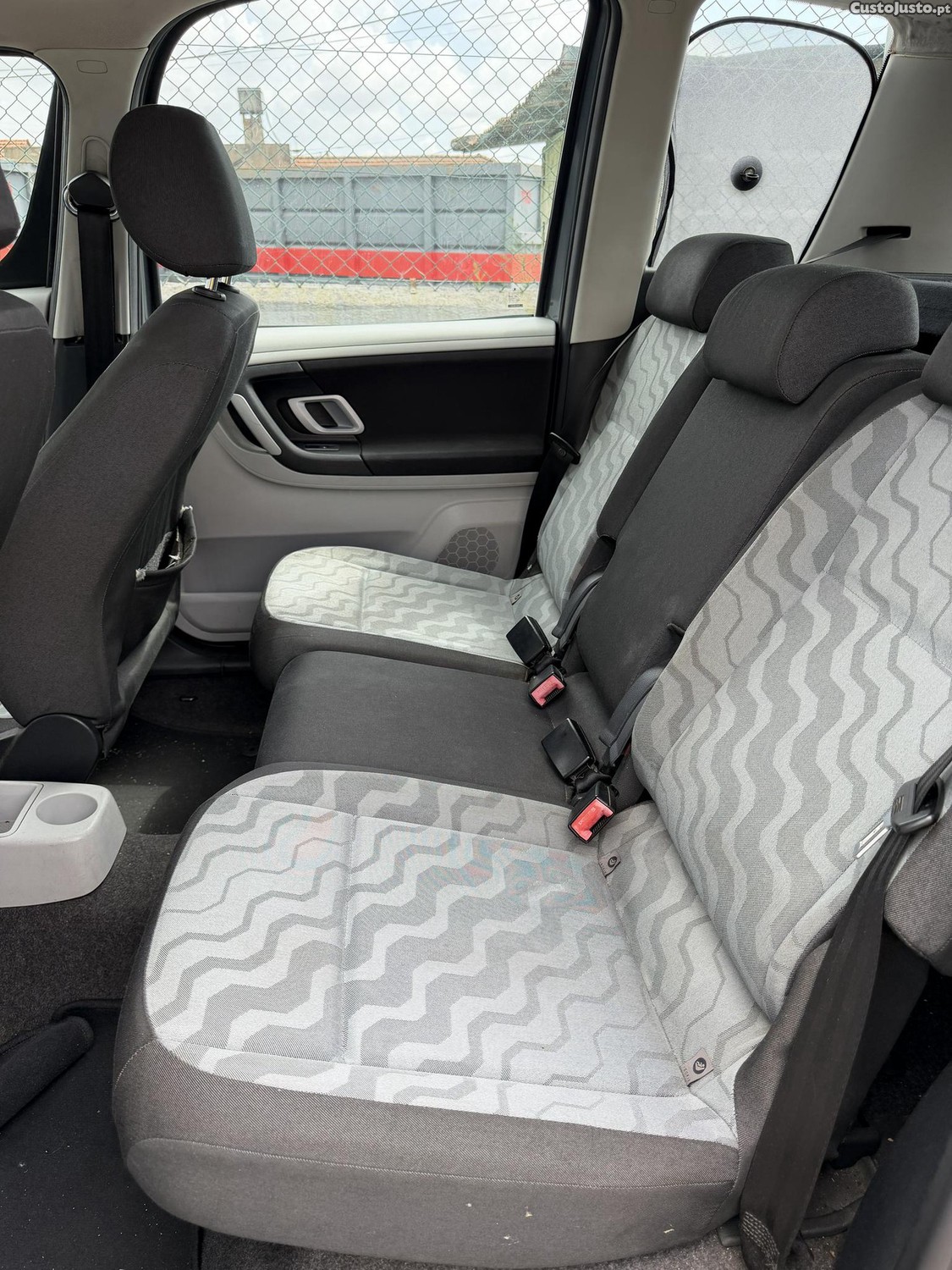 Skoda Roomster 1.2HTP — fotografia 12