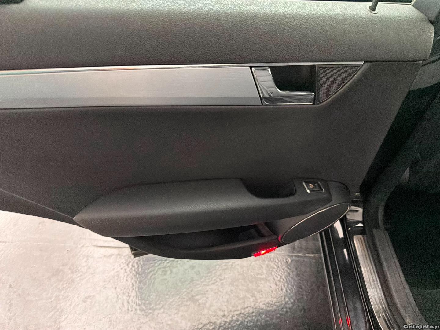 Mercedes-Benz C 220 2.2 CDI — fotografia 3