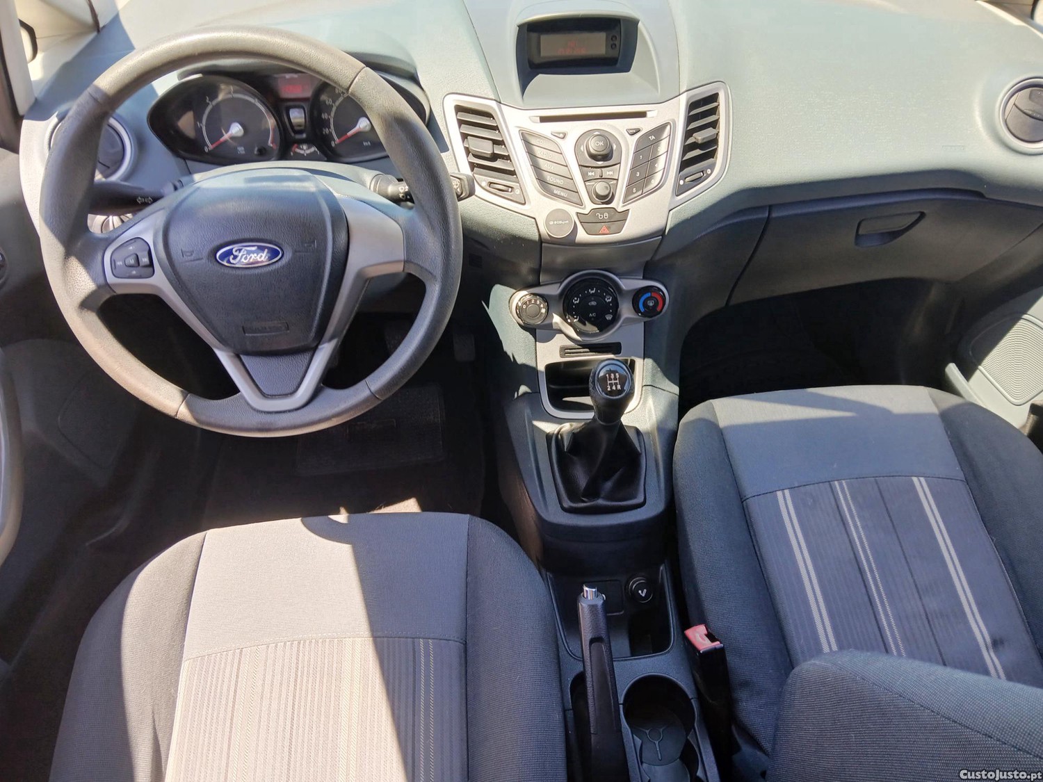 Ford Fiesta 1.4 TDCi (2009) | 5 Lugares | 140.000 km Excelente Estado — fotografia 5