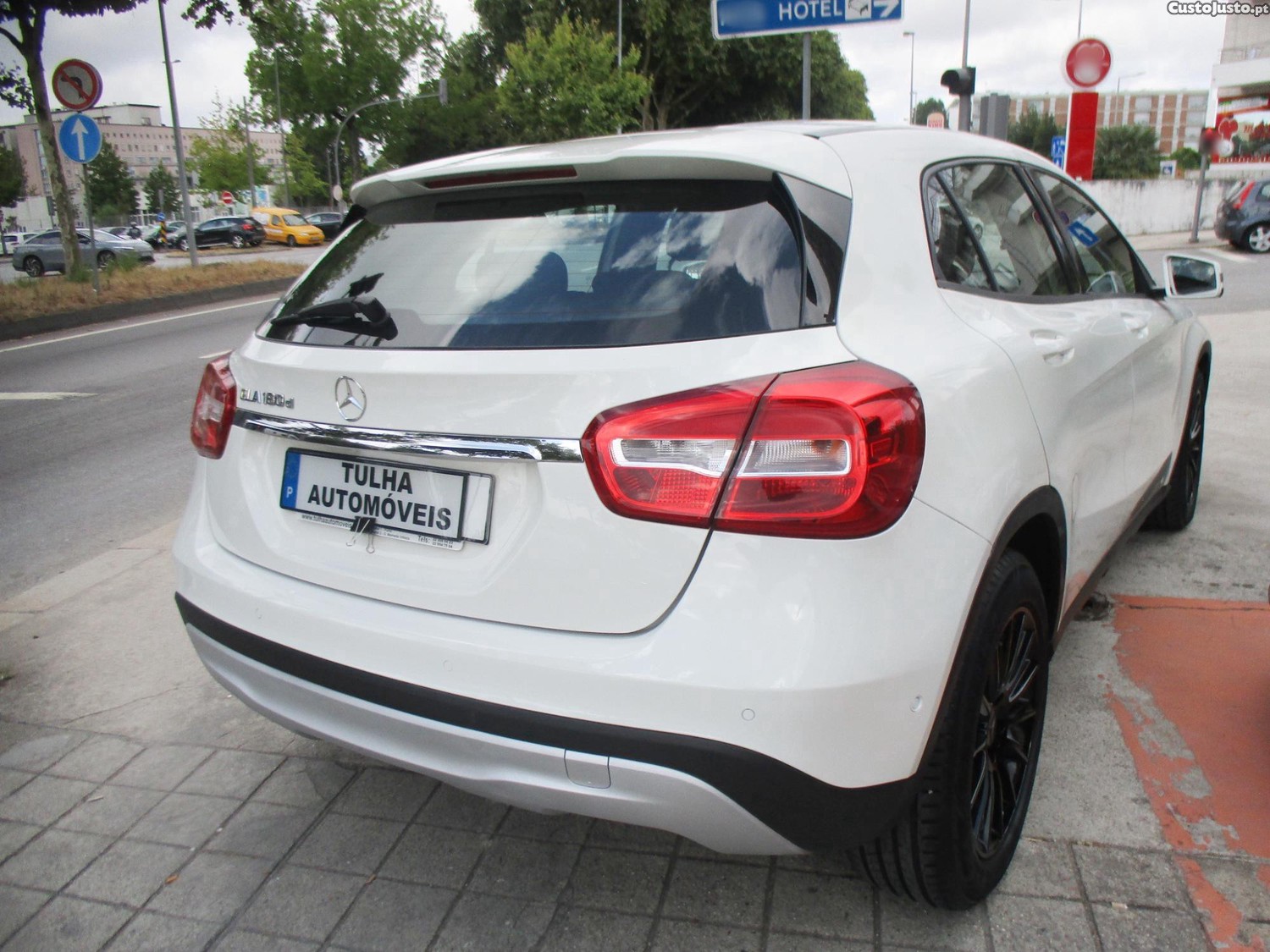Mercedes-Benz GLA 180 d 7G-DCT Style — fotografia 19