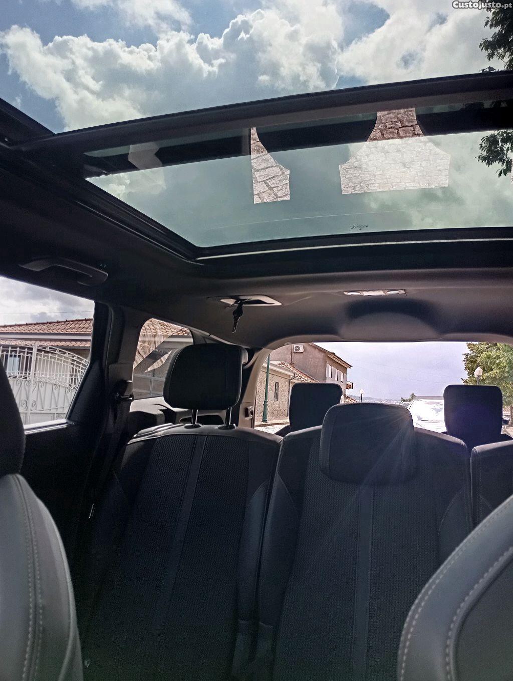 Peugeot 5008 GT. / teto panorâmico — fotografia 3