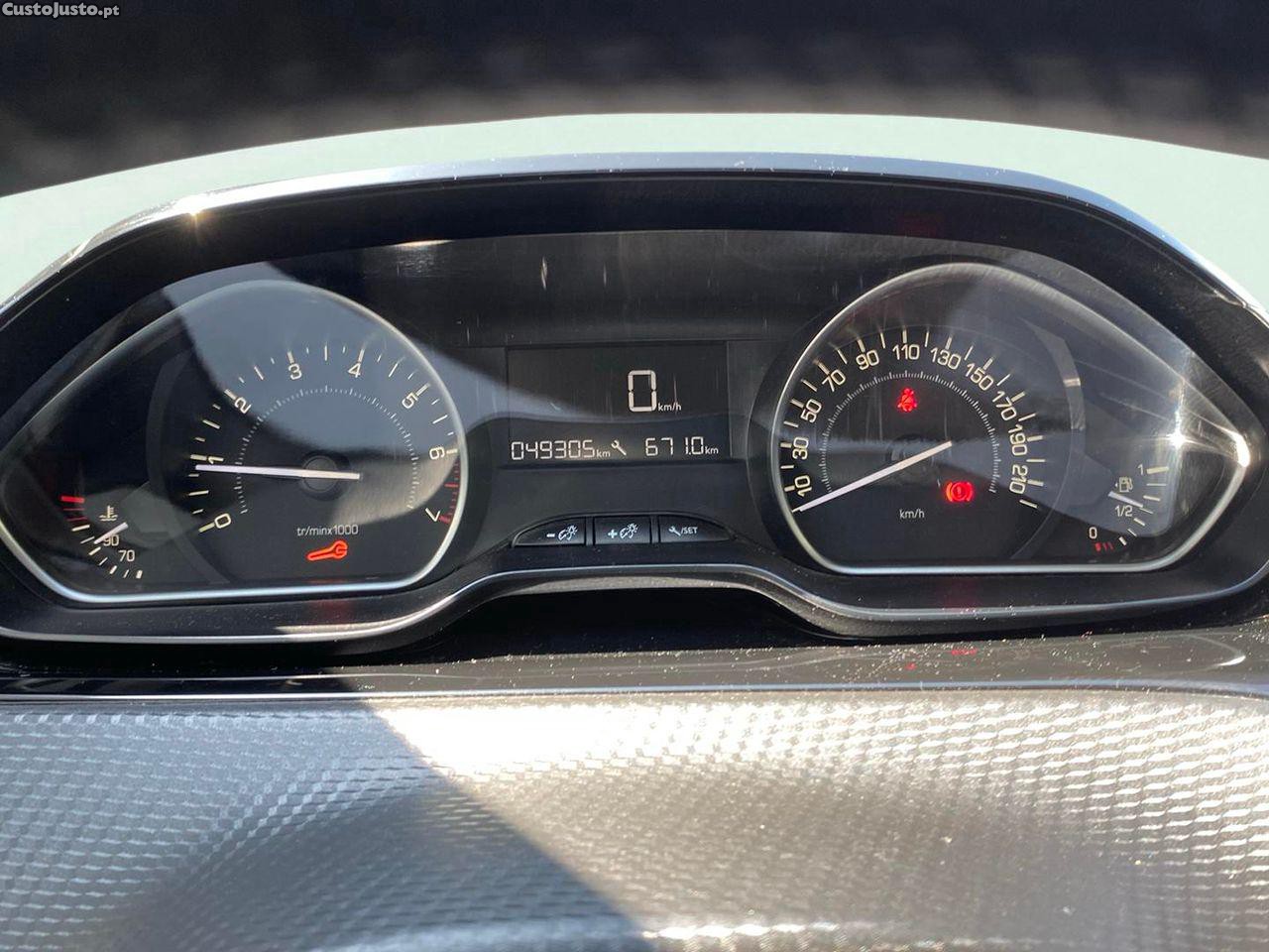Peugeot 208 1.2 PureTech Signature — fotografia 8
