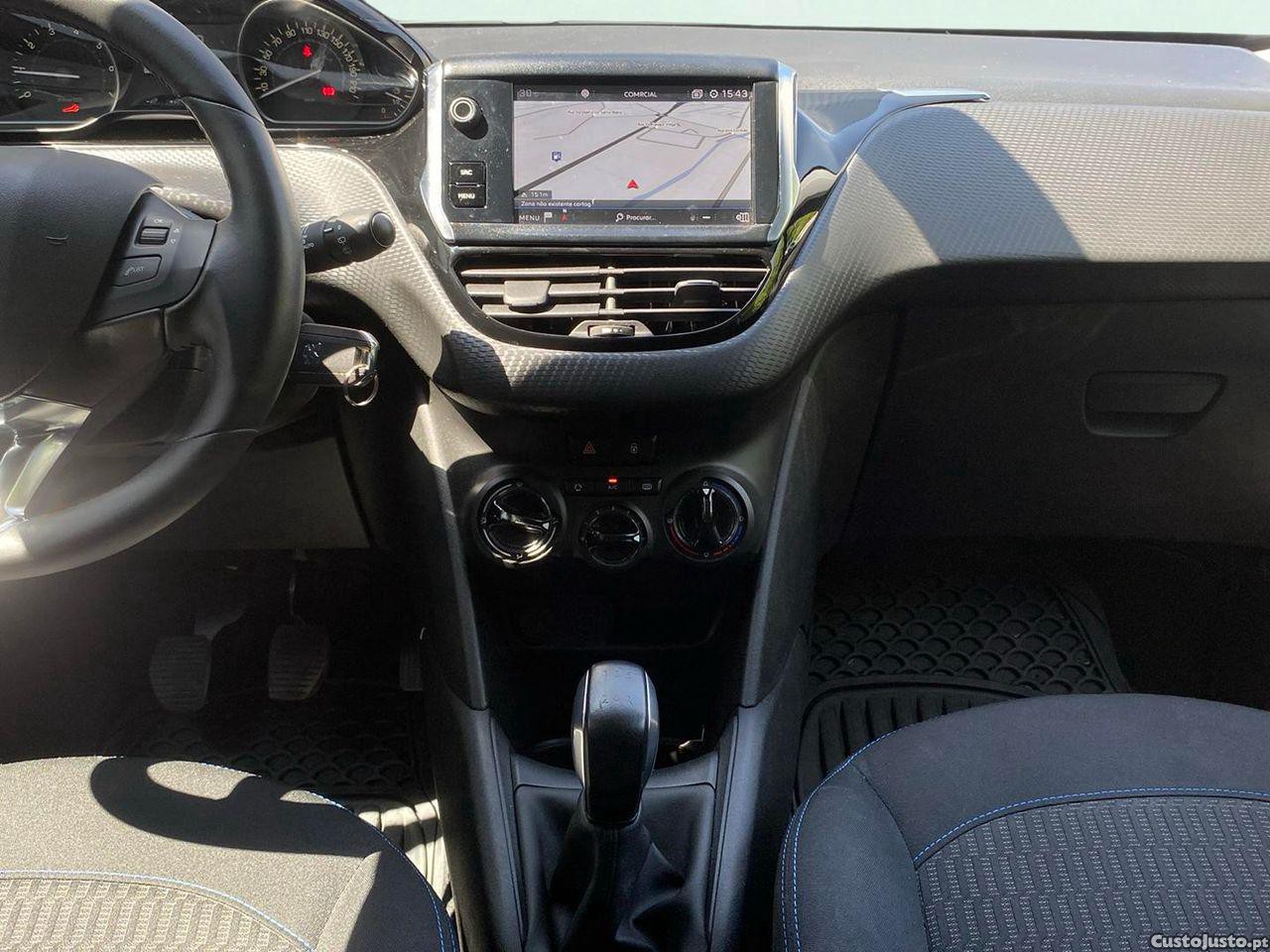 Peugeot 208 1.2 PureTech Signature — fotografia 10