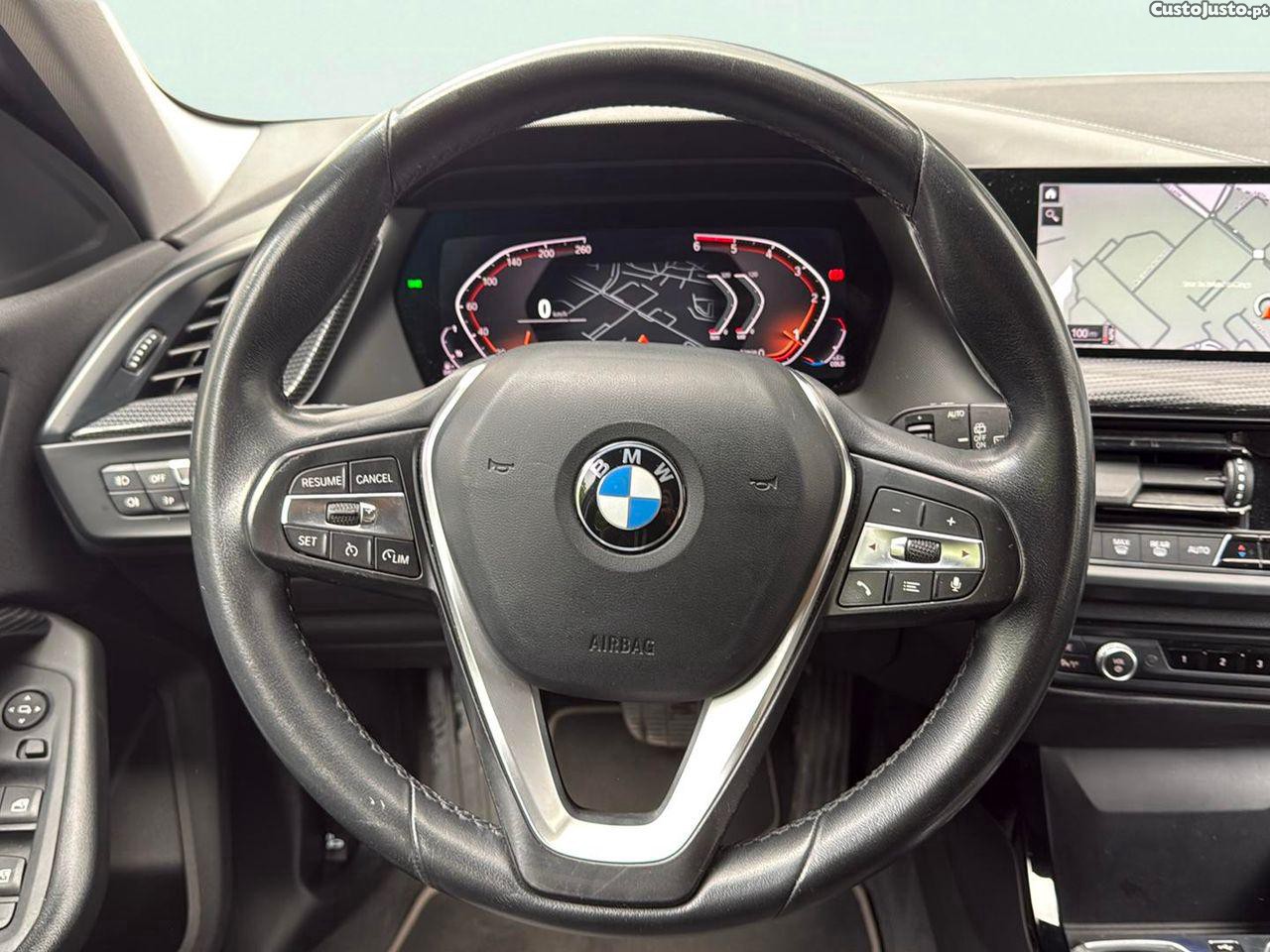 BMW 116 d Line Sport Auto — fotografia 11
