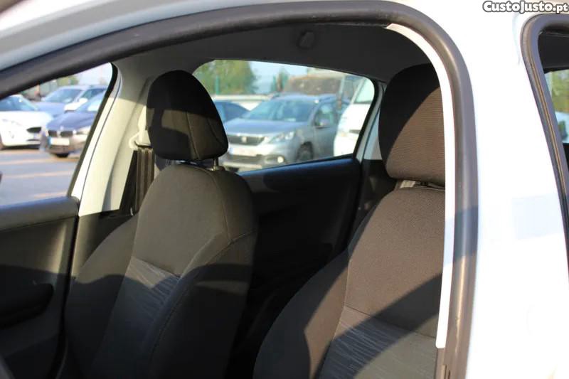 Peugeot 208 1.2 PureTech Access — fotografia 14