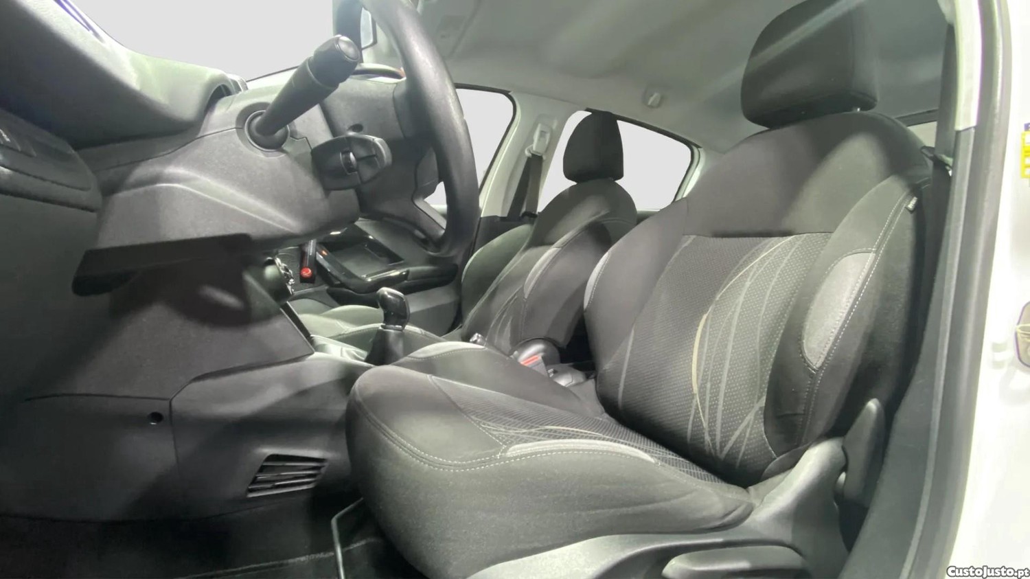 Peugeot 208 1.2 PureTech Signature - 18 foto 5
