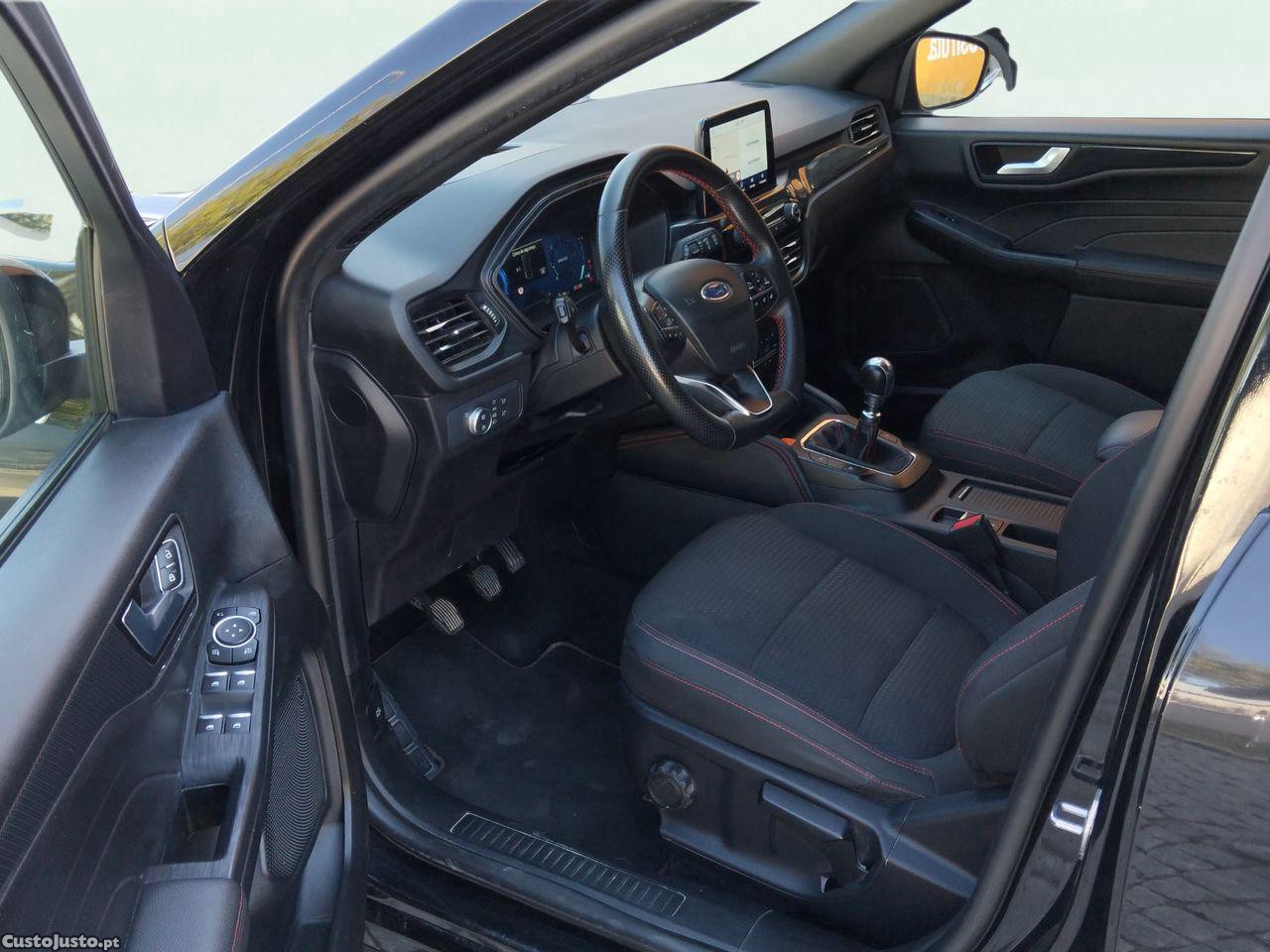 Ford Kuga 1.5 TDCi EcoBlue ST-Line — fotografia 9