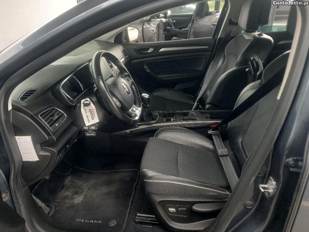 Renault Mégane Sport Tourer 1.5 Blue DCI Bose Edition 115cv — fotografia 18