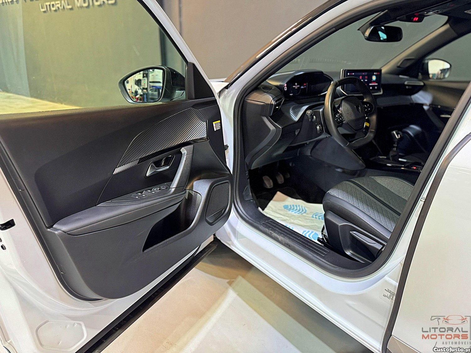 Peugeot 2008 1.2 PureTech Allure Pack — fotografia 13