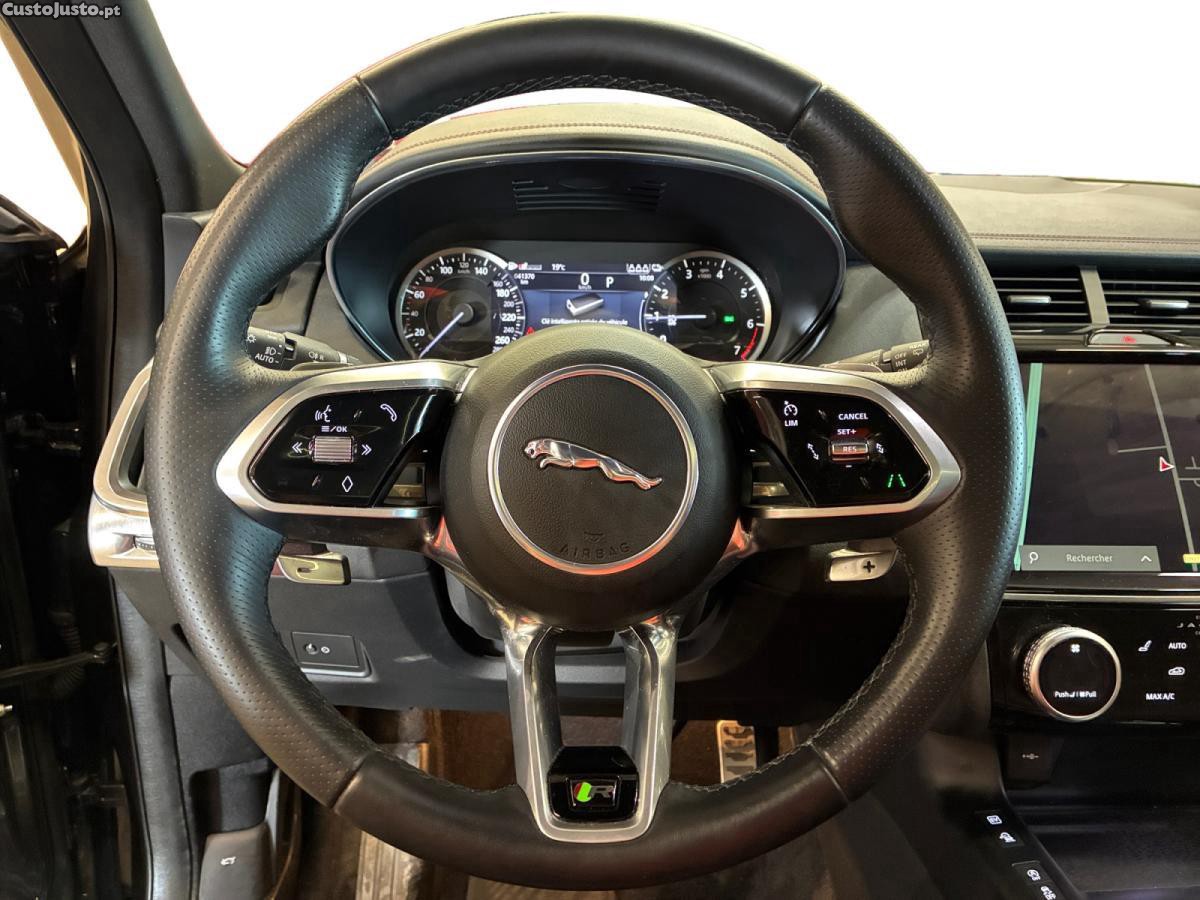 Jaguar E-Pace 1.5 P300e R-Dynamic SE AWD Aut. — fotografia 9