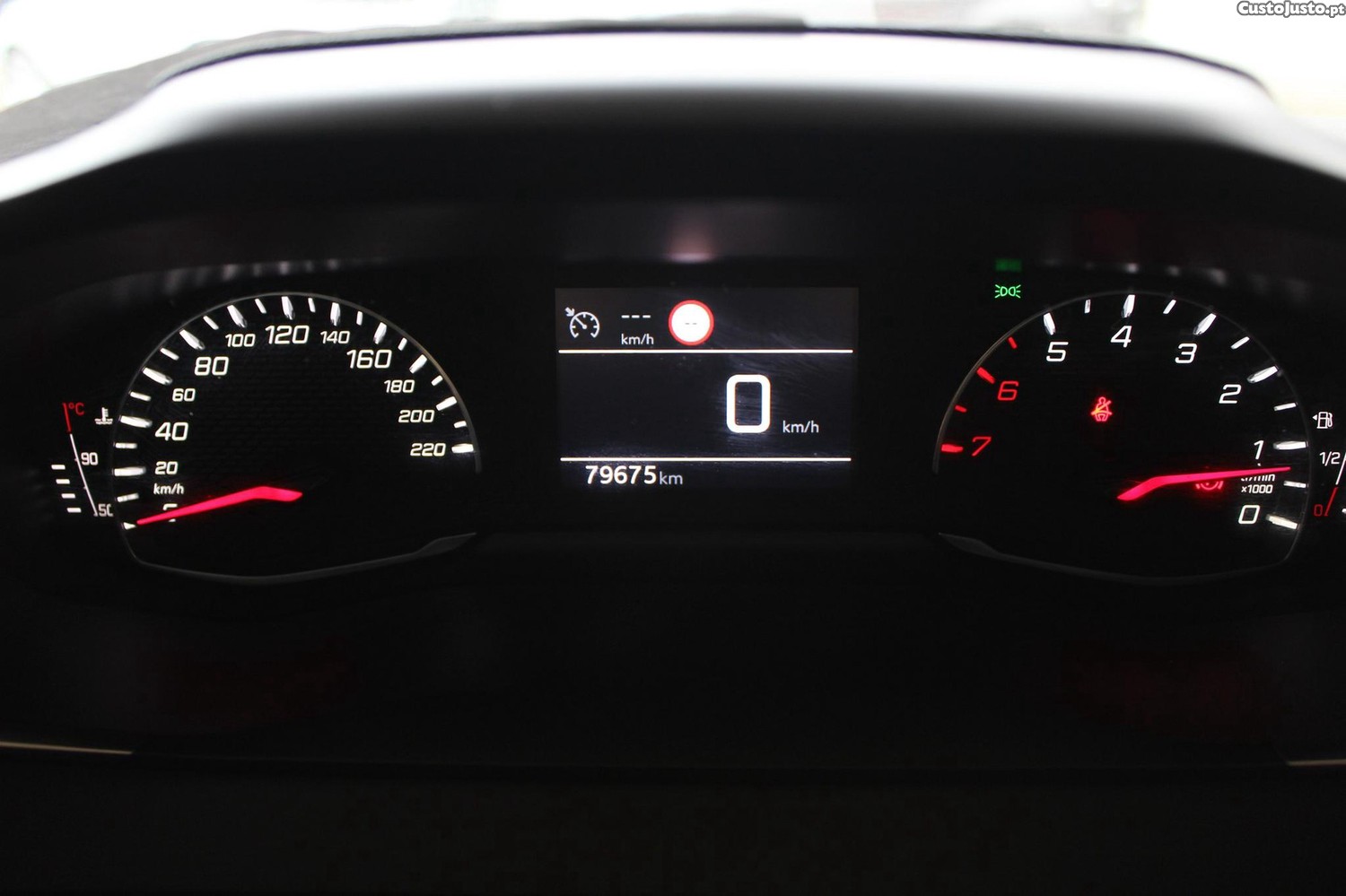 Peugeot 208 1.2 PureTech Active Pack — fotografia 8