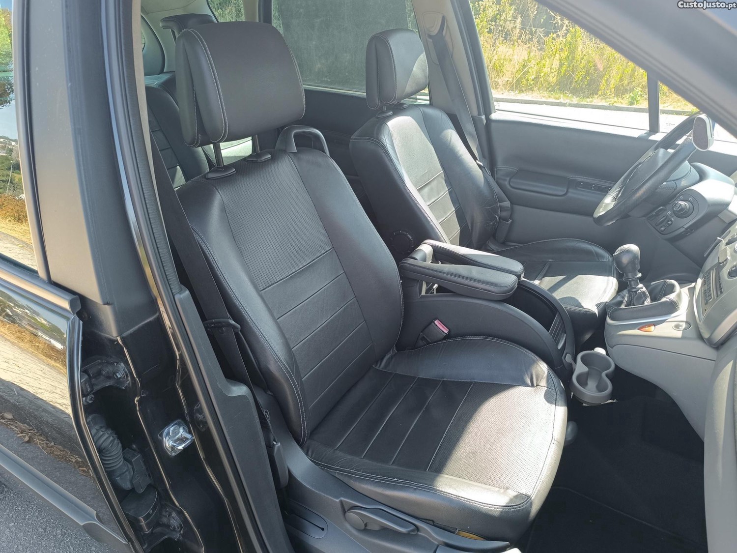 Renault Scénic 1.5 dCi — fotografia 8