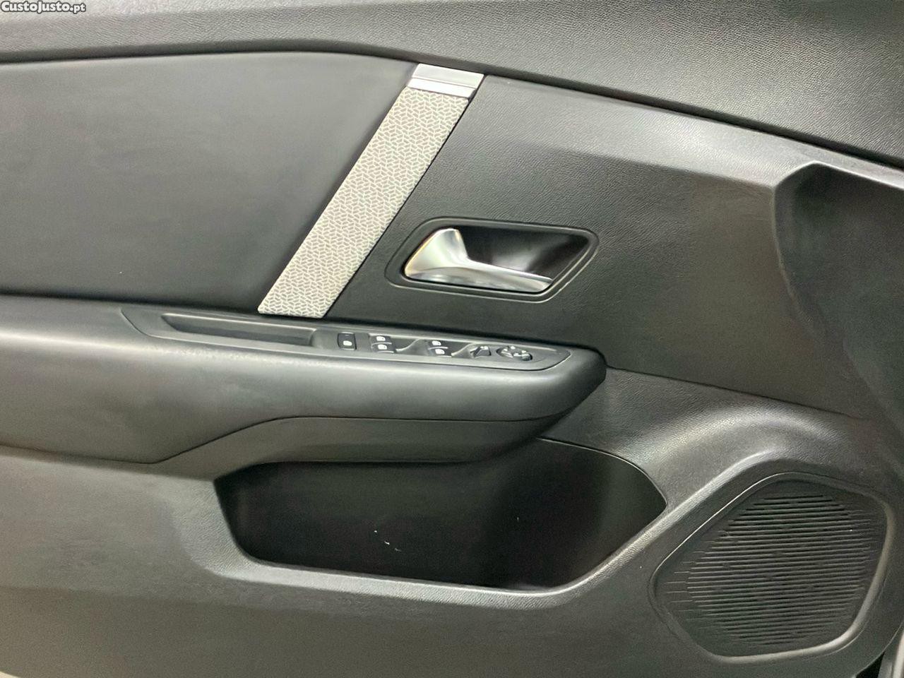 Citroën C4 1.2 PureTech Feel Pack EAT8 — fotografia 3