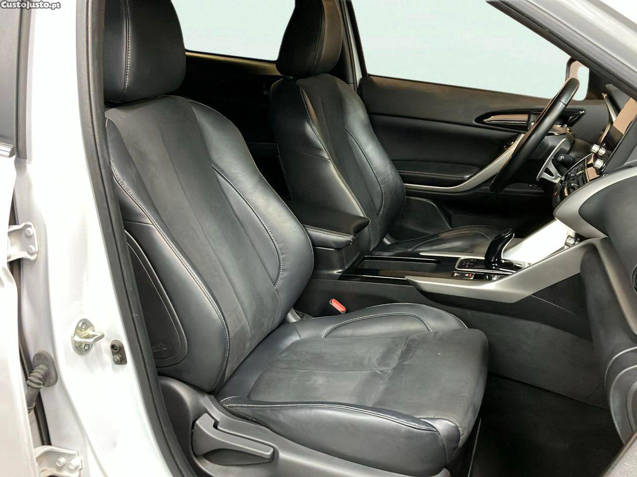 Mitsubishi Eclipse Cross 2.4 PHEV eMotion — fotografia 9