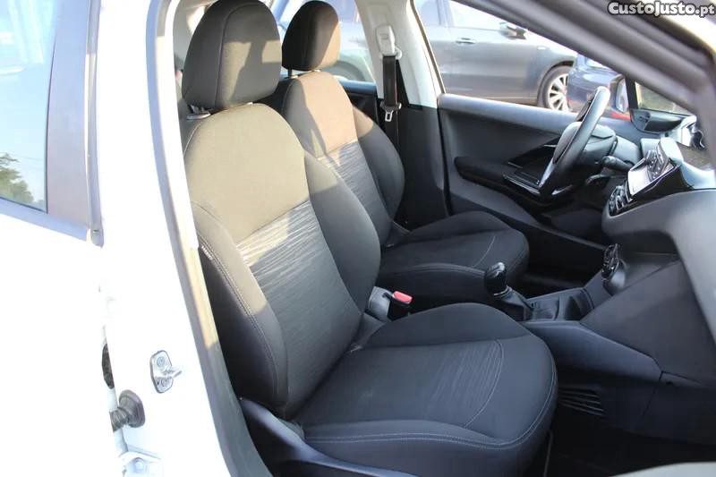 Peugeot 208 1.2 PureTech Access — fotografia 8