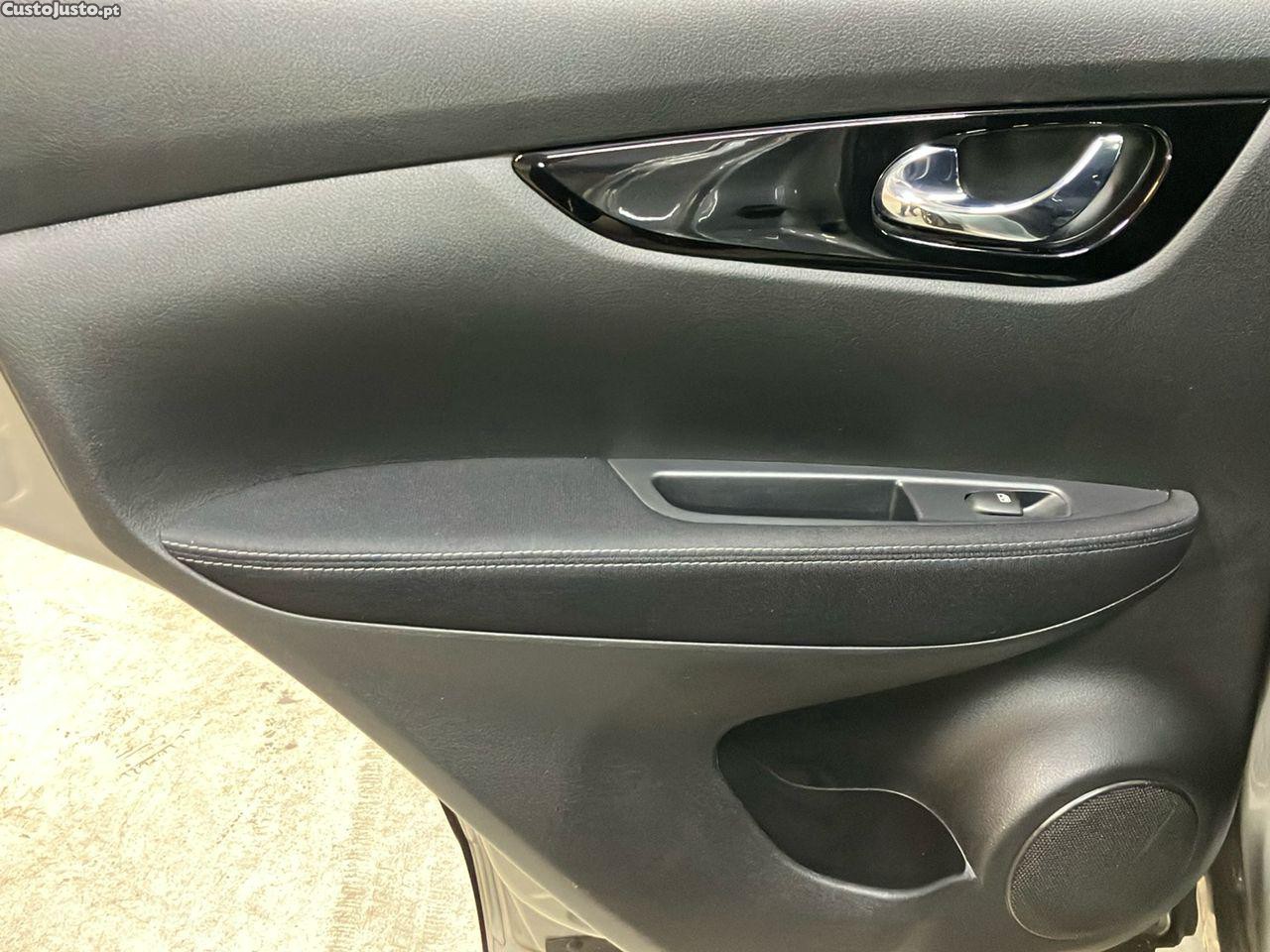 Nissan Qashqai 1.3 DIG-T N-Connecta J18 — fotografia 4