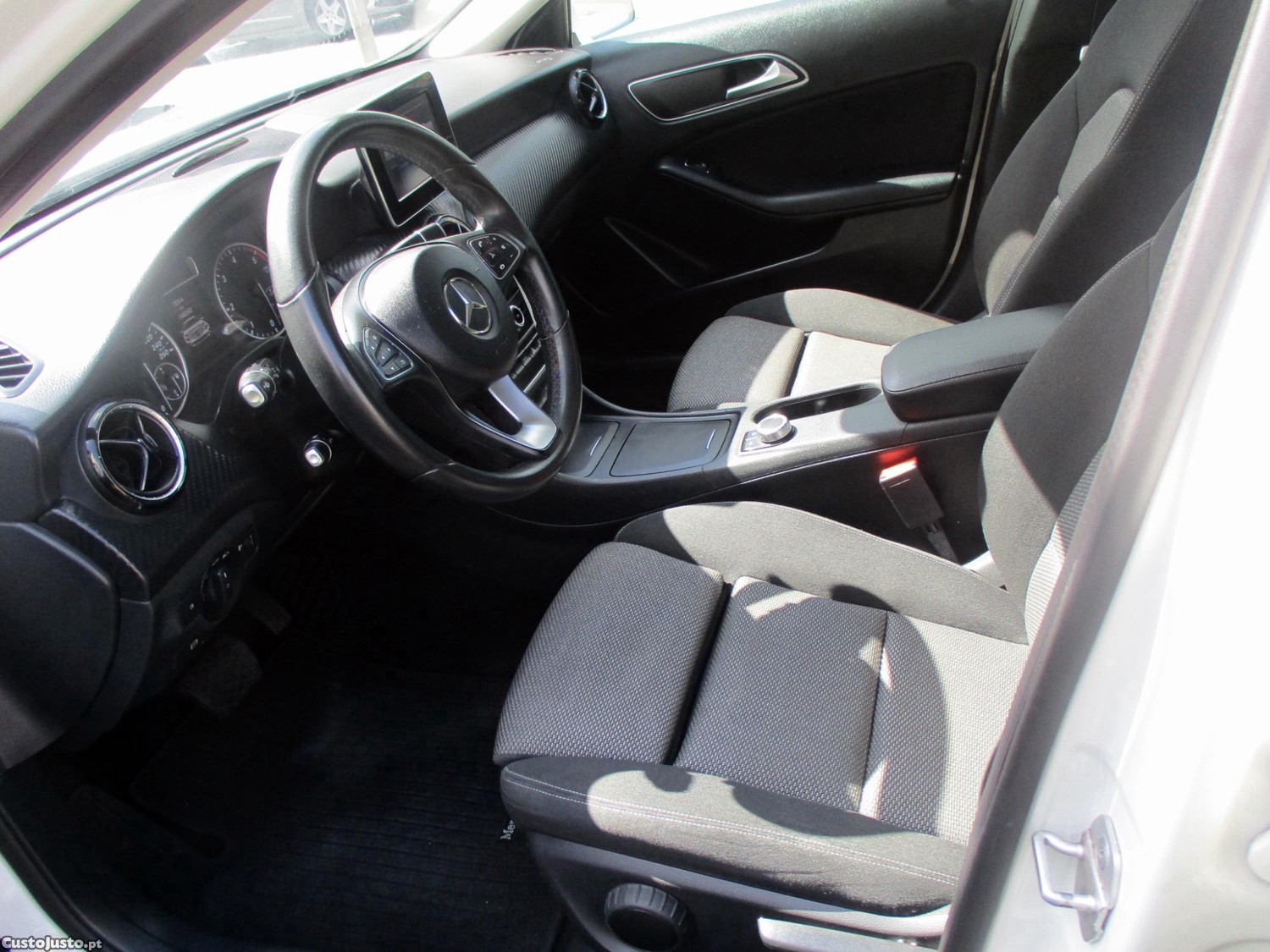 Mercedes-Benz GLA 180 d 7G-DCT Style — fotografia 18