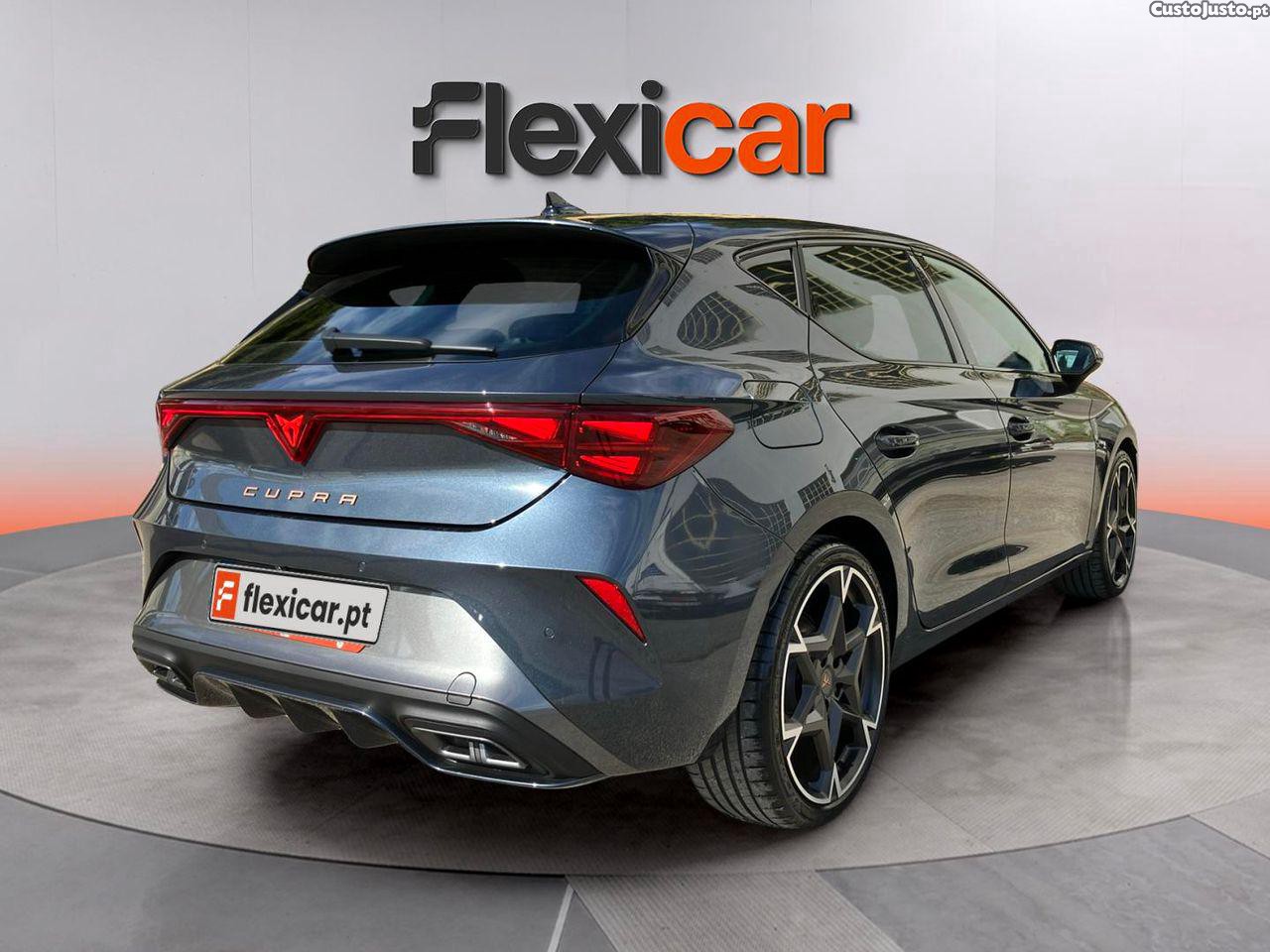 CUPRA Leon 1.5 eTSI MID DSG — fotografia 12