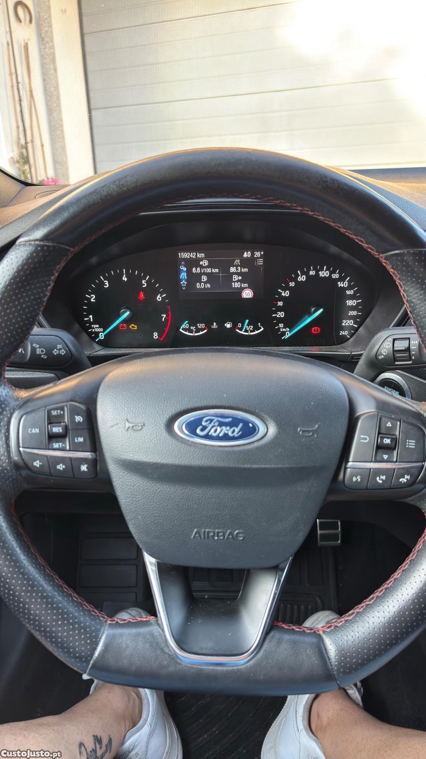 Ford Focus Ecoboost 1.0 st-line 125cv — fotografia 4