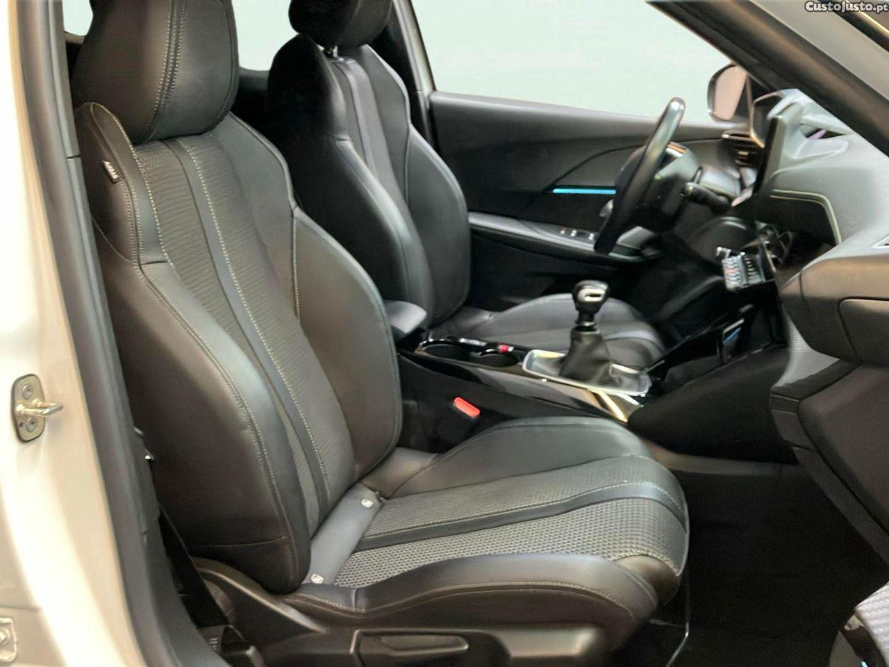 Peugeot 2008 1.2 PureTech GT — fotografia 8