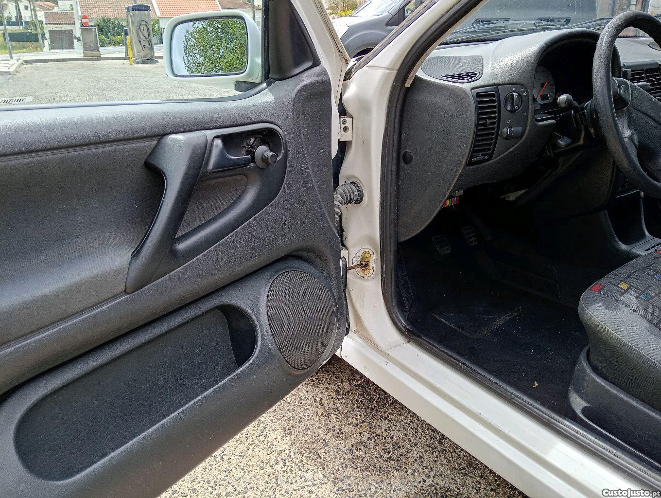 Volkswagen Polo 1.0 Gasolina — fotografia 5