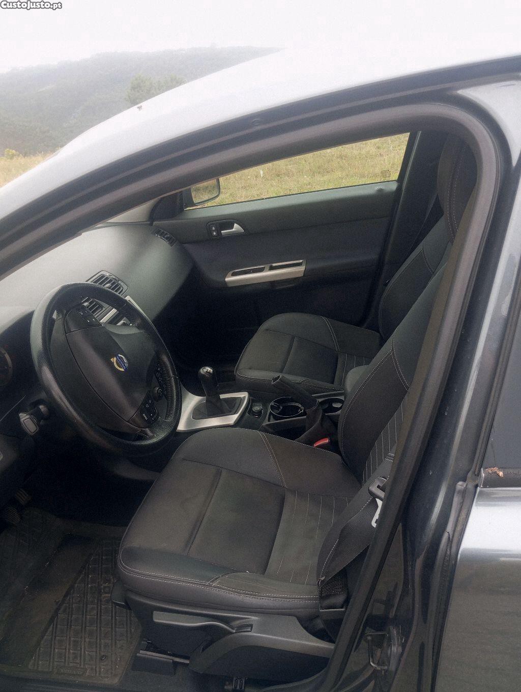 Volvo S40 1.6d — fotografia 4