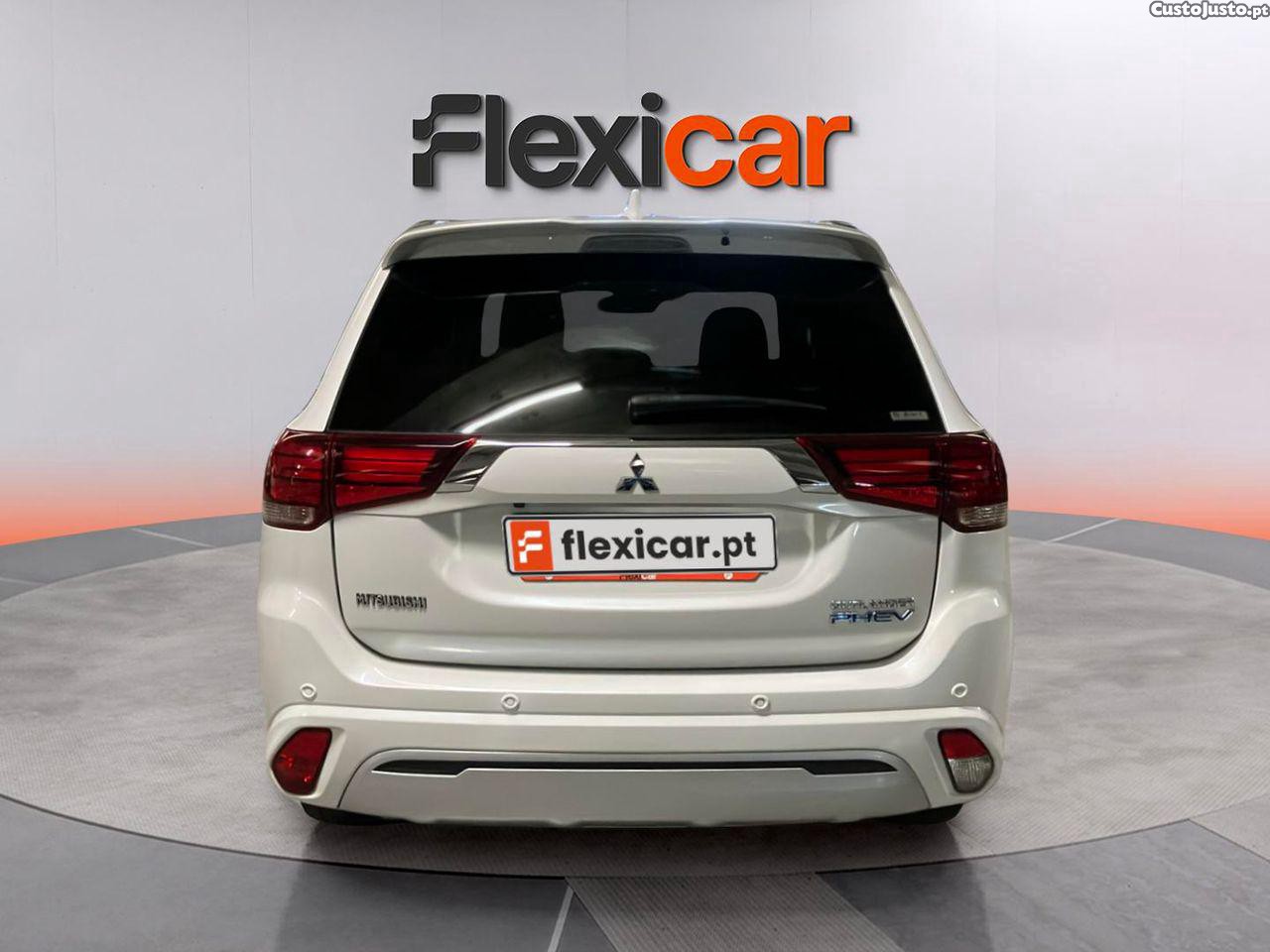 Mitsubishi Outlander 2.4 PHEV Instyle — fotografia 21