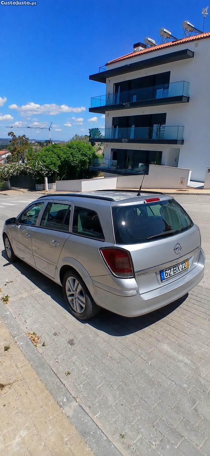 Opel Astra Station Wagon — fotografia 4
