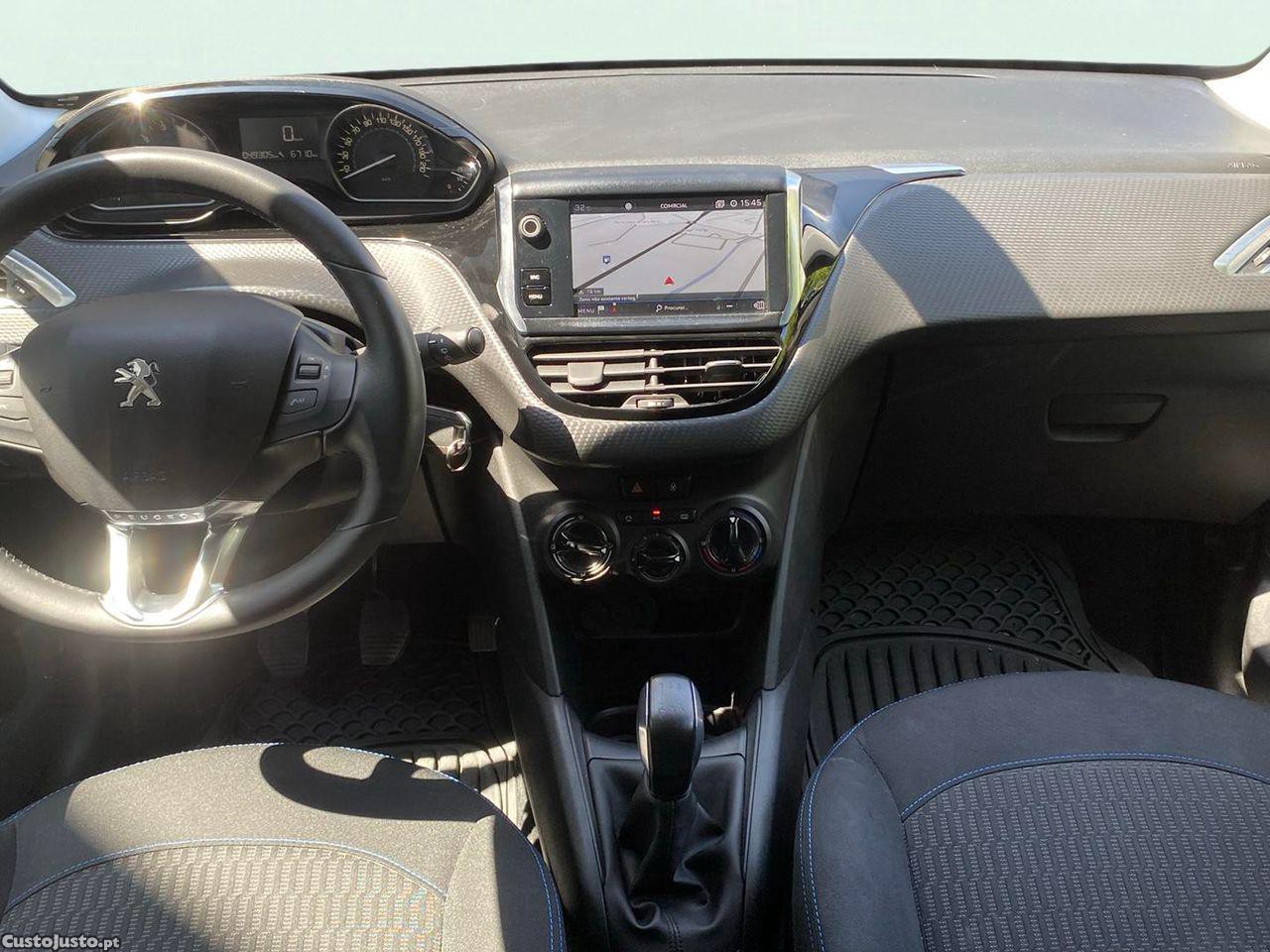 Peugeot 208 1.2 PureTech Signature — fotografia 6